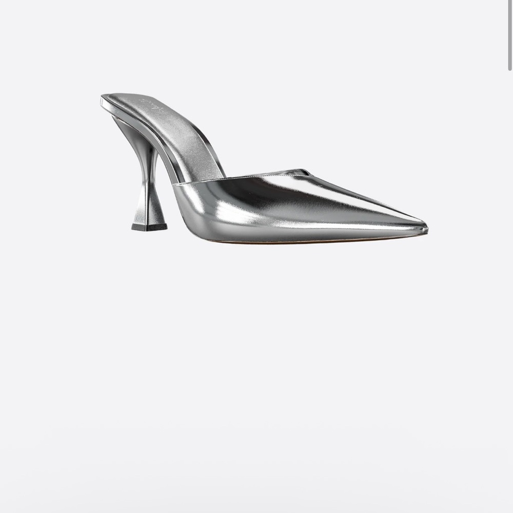 Hanifa Nuri Pumps (Silver Chrome)